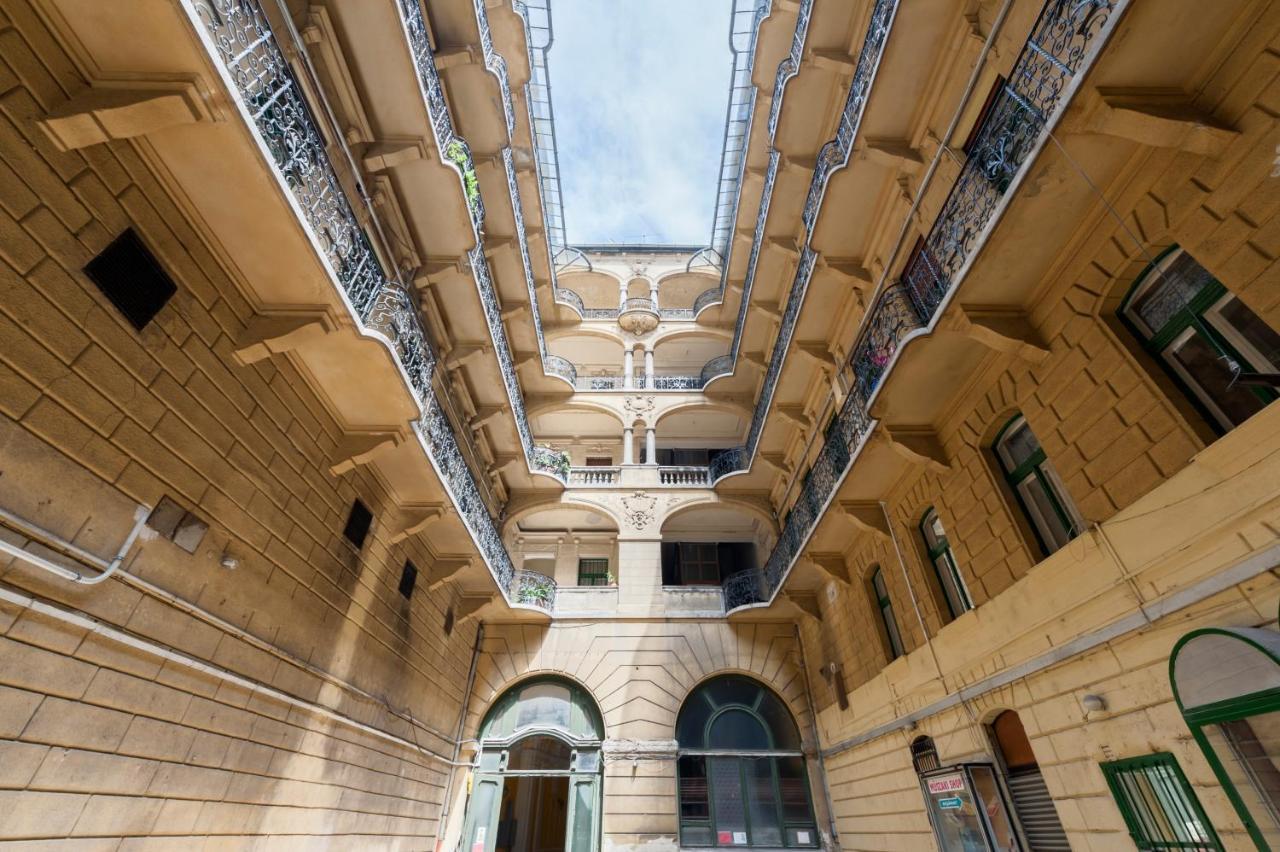 Central Seven Erzsebet Krt Budapeste Exterior foto